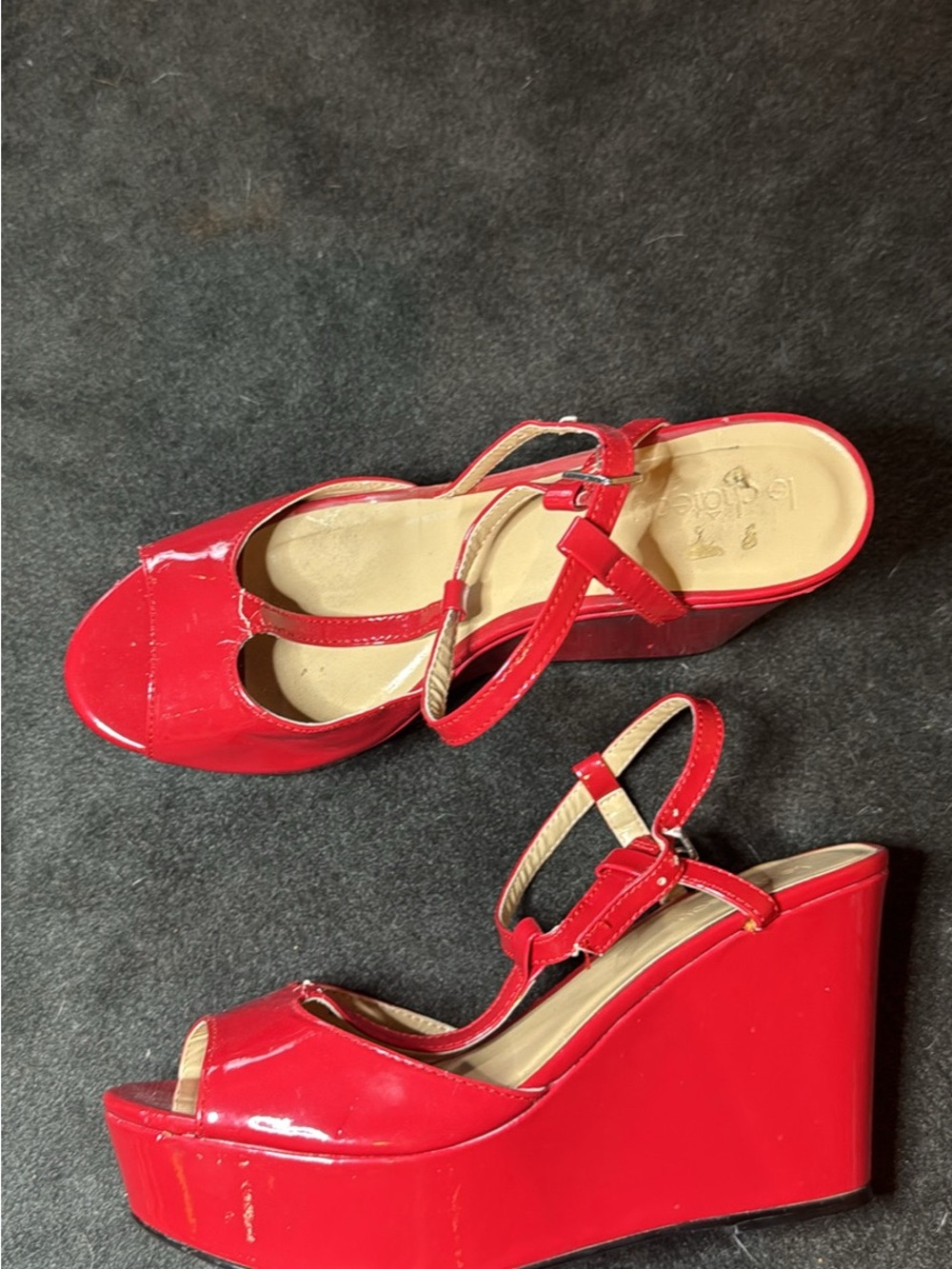 8 pairs of Shoes - Picture 6 of 7